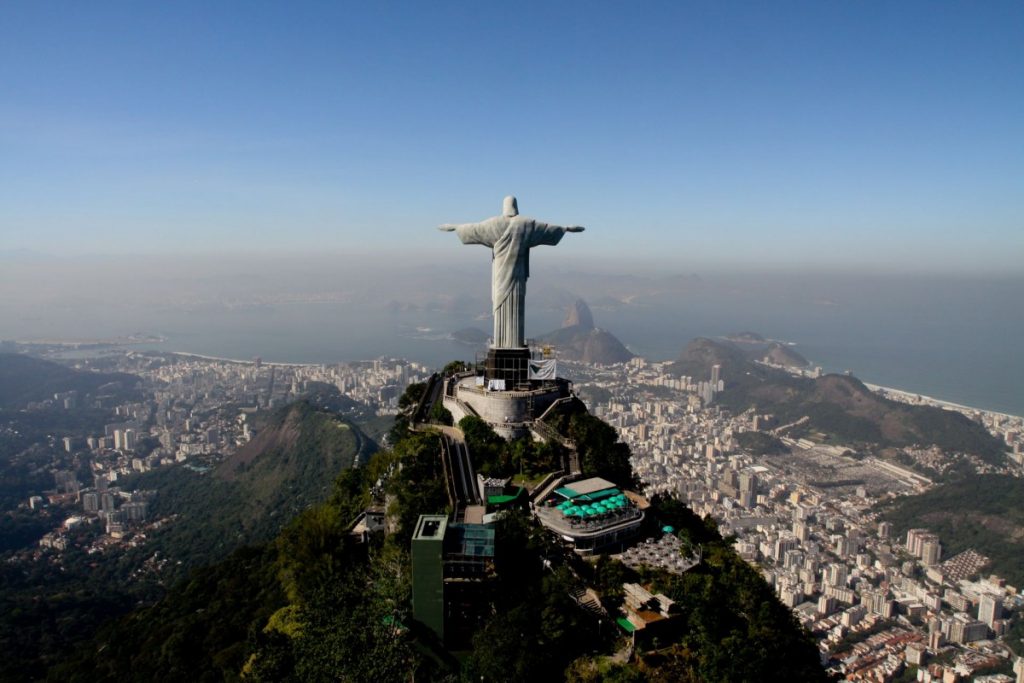 <p>Cristo Redentor e a Baía de Guanabara</p>
