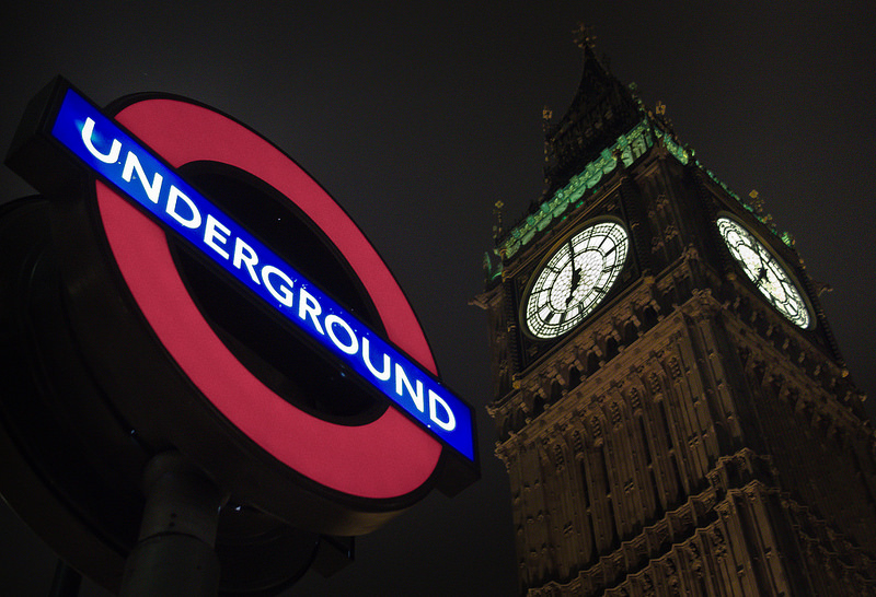 Metrô de Londres começa a funcionar de madrugada