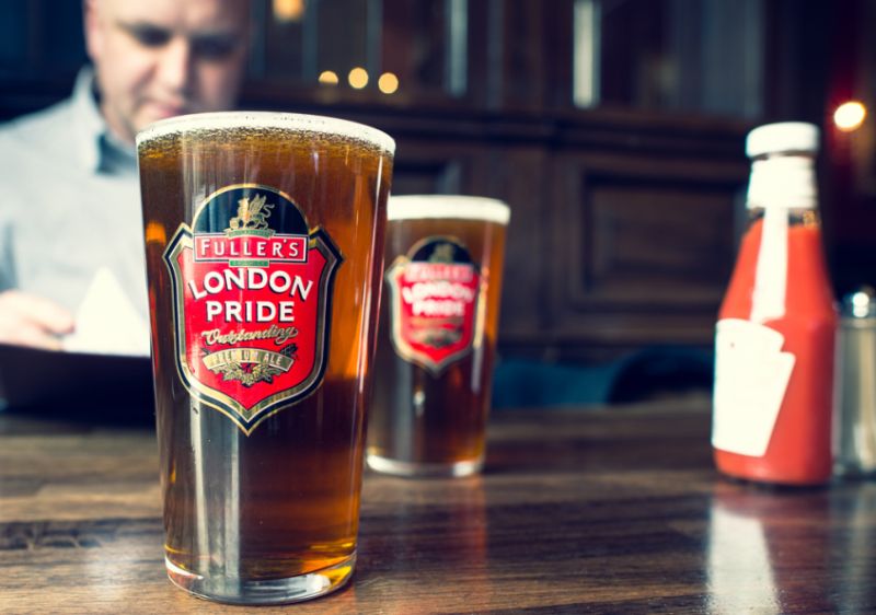 Marca oferece cerveja grátis para quem pegar chuva em Londres