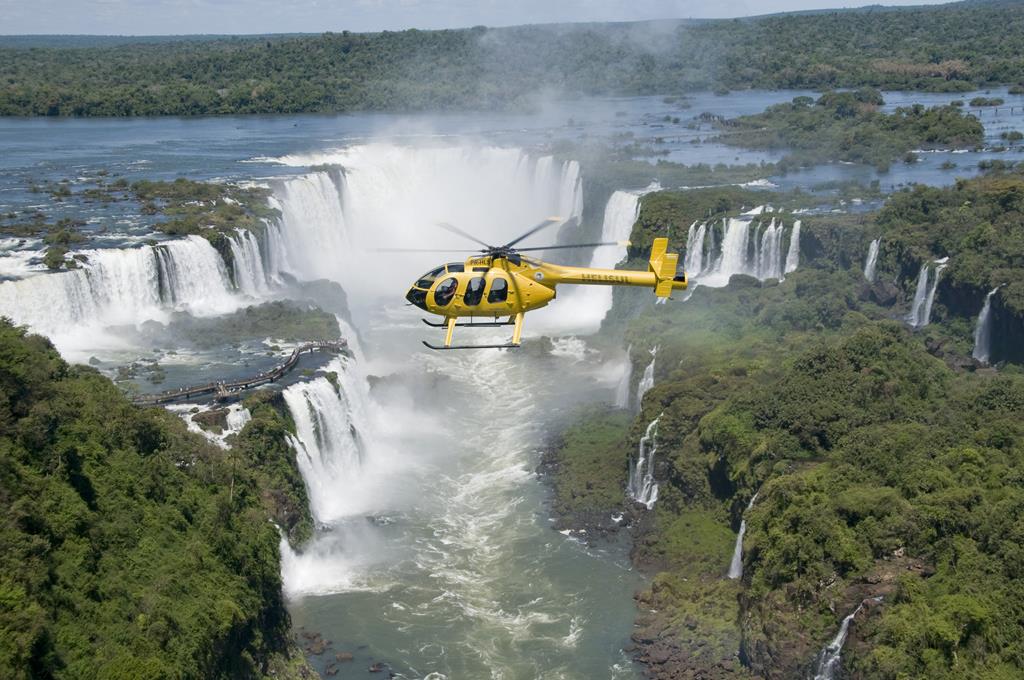 Passeio de helicóptero e lua cheia em Foz do Iguaçu