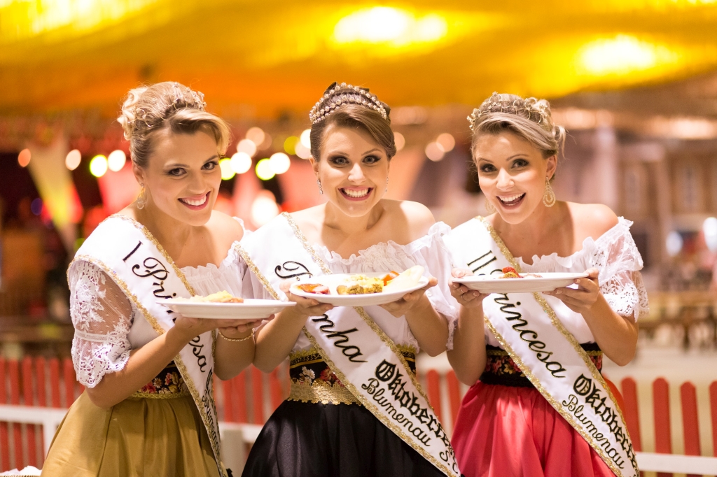 Oktoberfest promete levar muita cerveja a Blumenau