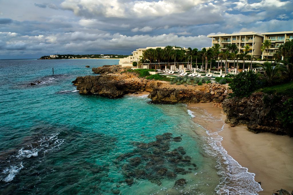 Conheça Anguilla, ilha de areia branquinha e mar azul