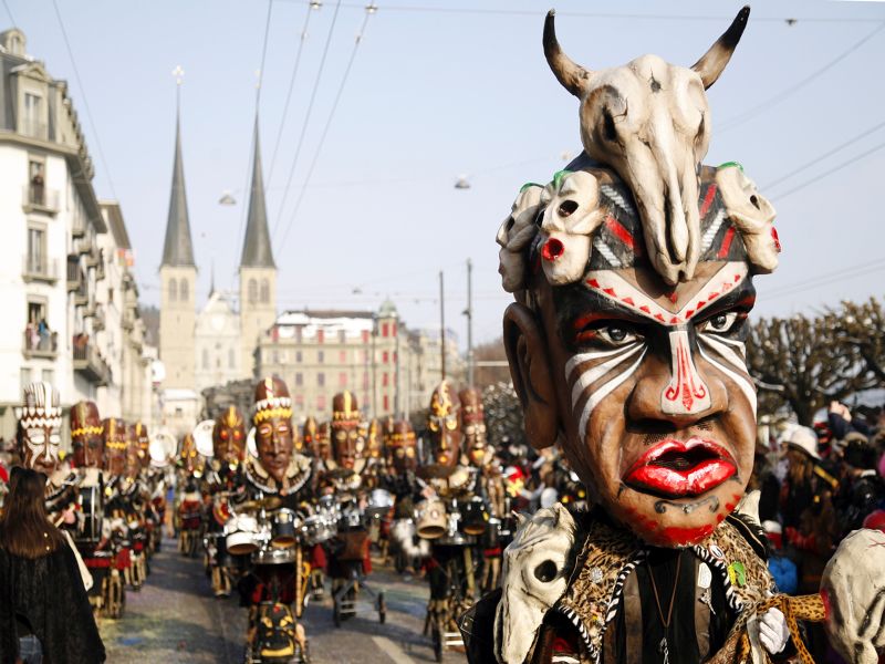 Carnaval e festival de música agitam Lucerna, na Suíça