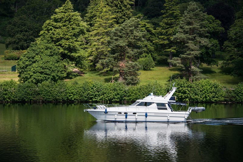 Passeio de barco no Lago Ness