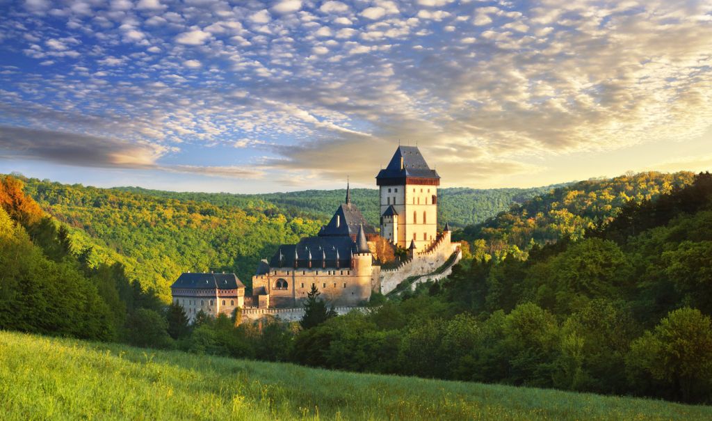 Castelo de Karlštejn foi construído no século 14 e conta com estilo gótico |Divulgação