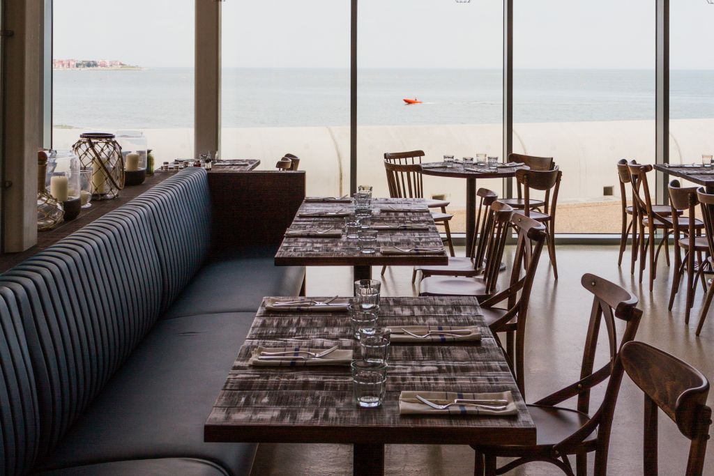 Vista do restaurante Bryn Williams at Porth Eirias |Divulgação