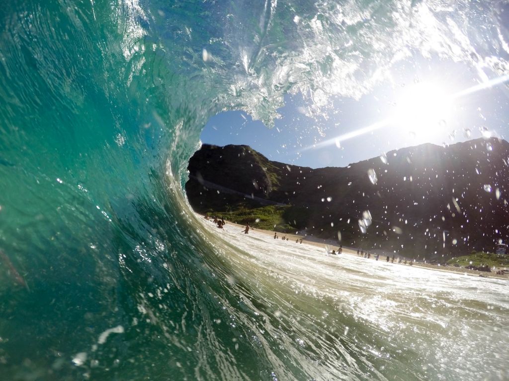 Lista traz 12 praias brasileiras boas para surfe