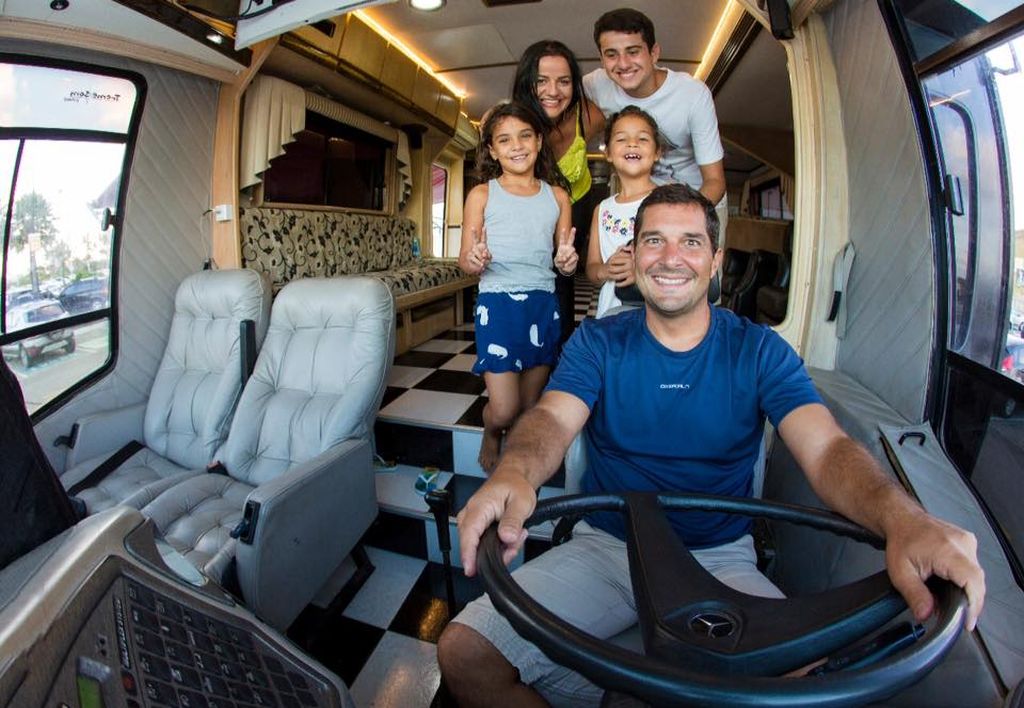 Família planeja volta ao mundo a bordo de motorhome