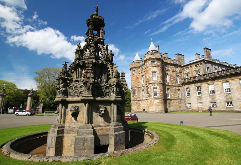 <p>Palácio de Holyrood, Edimburgo</p>
