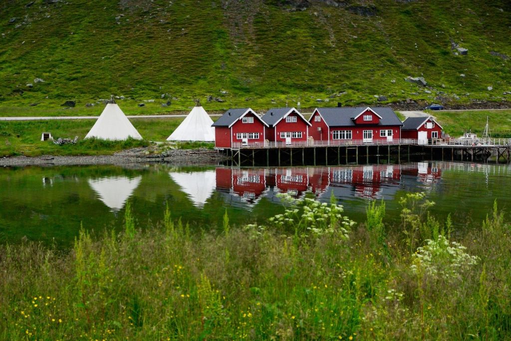 Acomodações inusitadas nos fiordes da Noruega