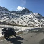 Roteiro leva motociclistas para pilotar nos alpes europeus