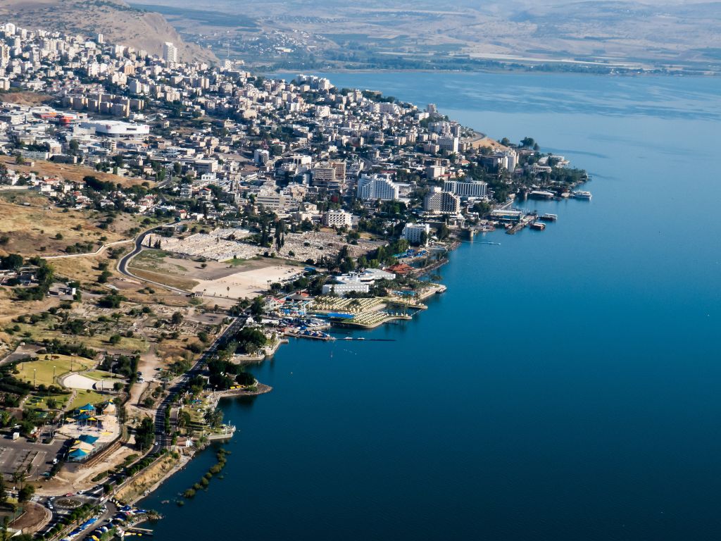 Conheça Tiberíades, cidade de Israel banhada pelo Mar da Galileia