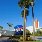 Kennedy Space Center, nos Estados Unidos, reabre loja espacial