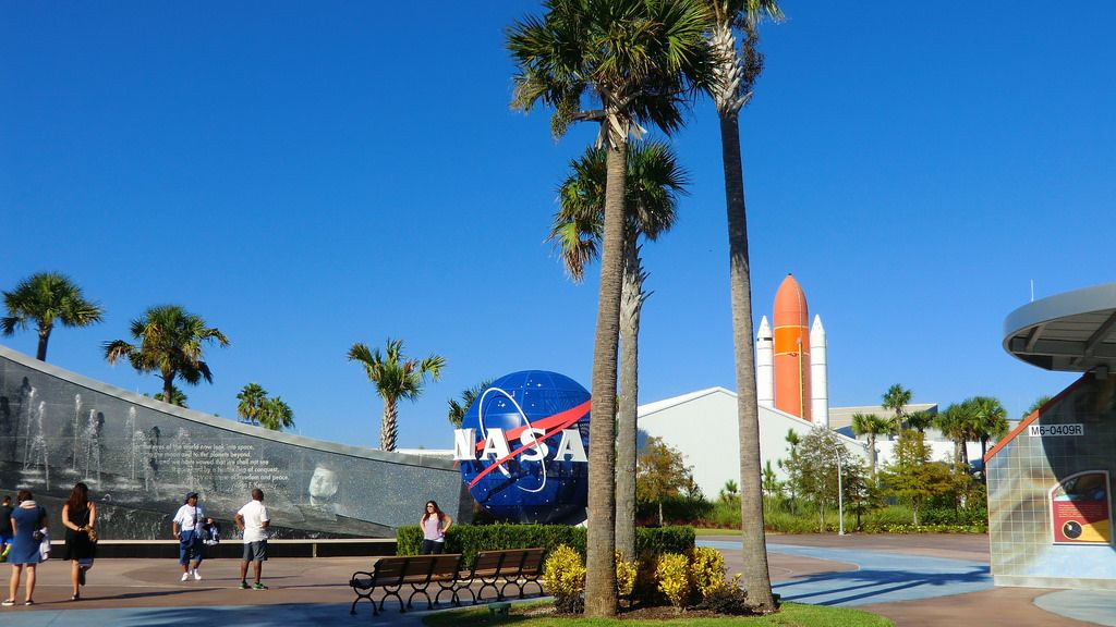 Kennedy Space Center, nos Estados Unidos, reabre loja espacial