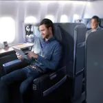 Mordomias nas alturas: conheça a primeira classe da American Airlines