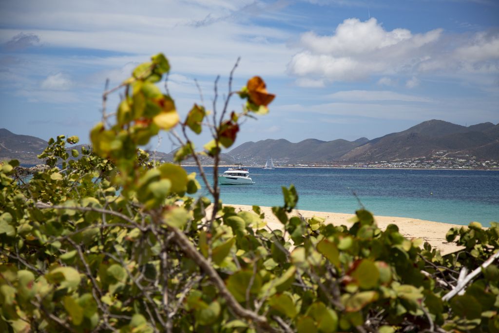 Ilha de Saint Martin, no Caribe, se prepara para receber turistas