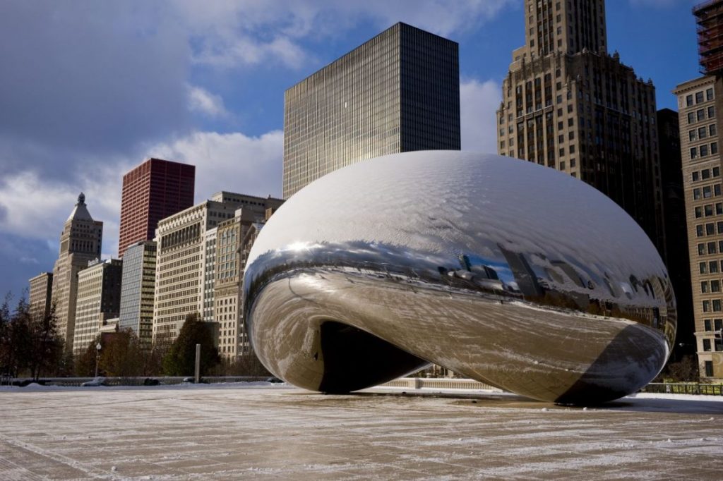 <p>Cloud Gate, o famoso feijão de Chicago, no Millenium Park</p>
