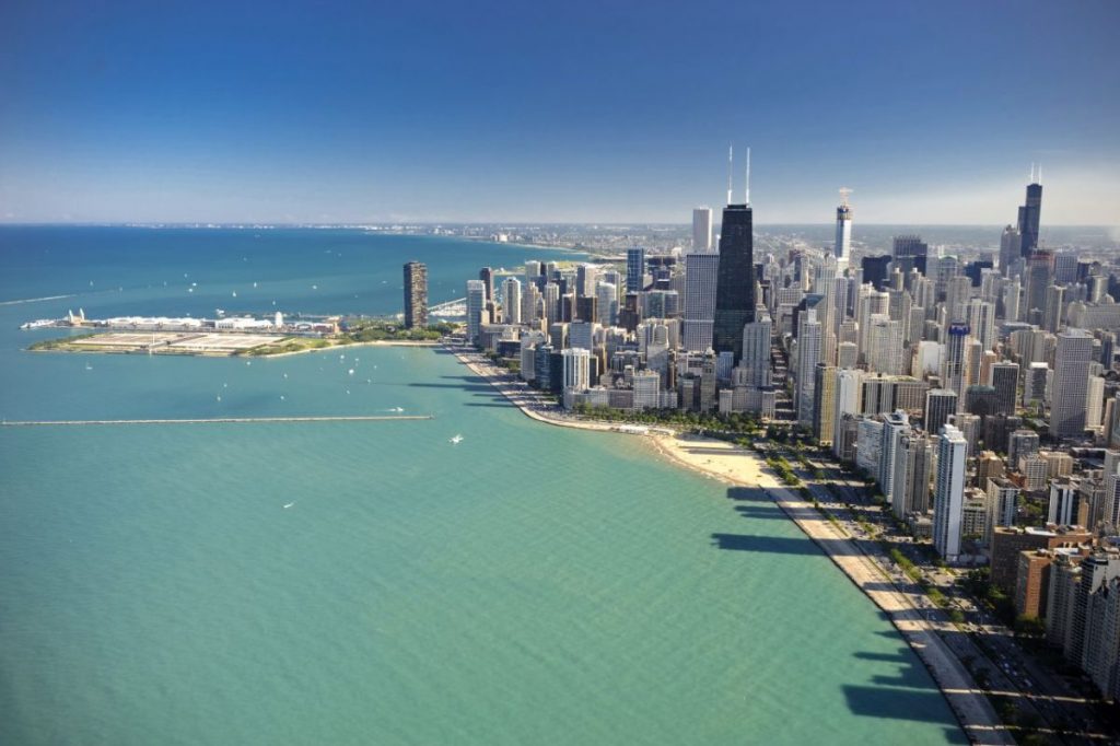 <p>Lago Michigan e o lindo skyline de Chicago</p>
