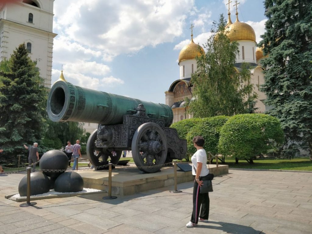 <p>Famoso canhão no Kremlin, em Moscou</p>
