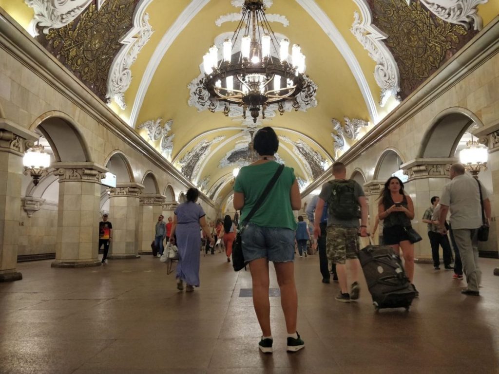 <p>Estação de metrô Komsomolskaya, em Moscou</p>
