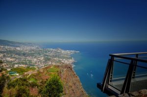 Do mirante Cabo Girão é possível ter uma bela vista da cidade |Divulgação