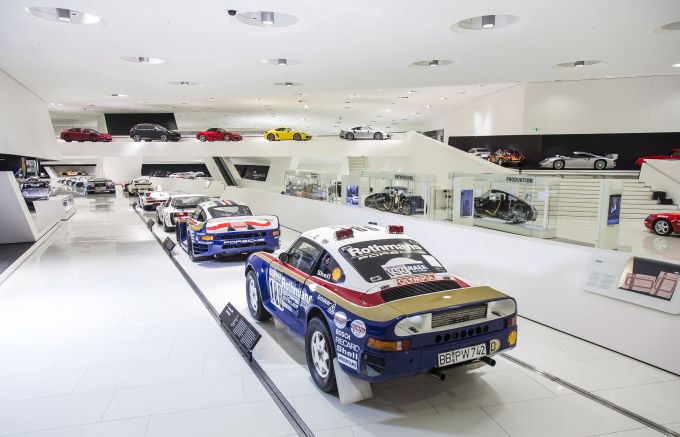 Interior de museu da Porsche