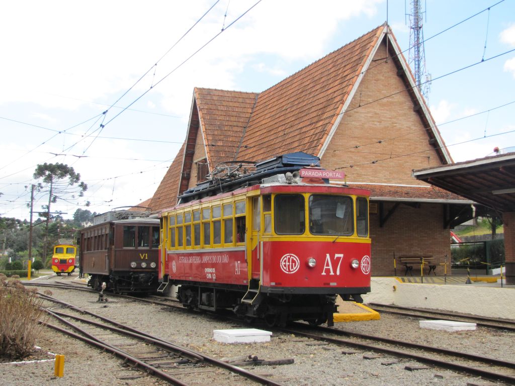 Passeio de trem é opção para conhecer Campos do Jordão