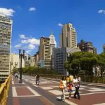 Tour gratuito leva turistas ao centro de São Paulo