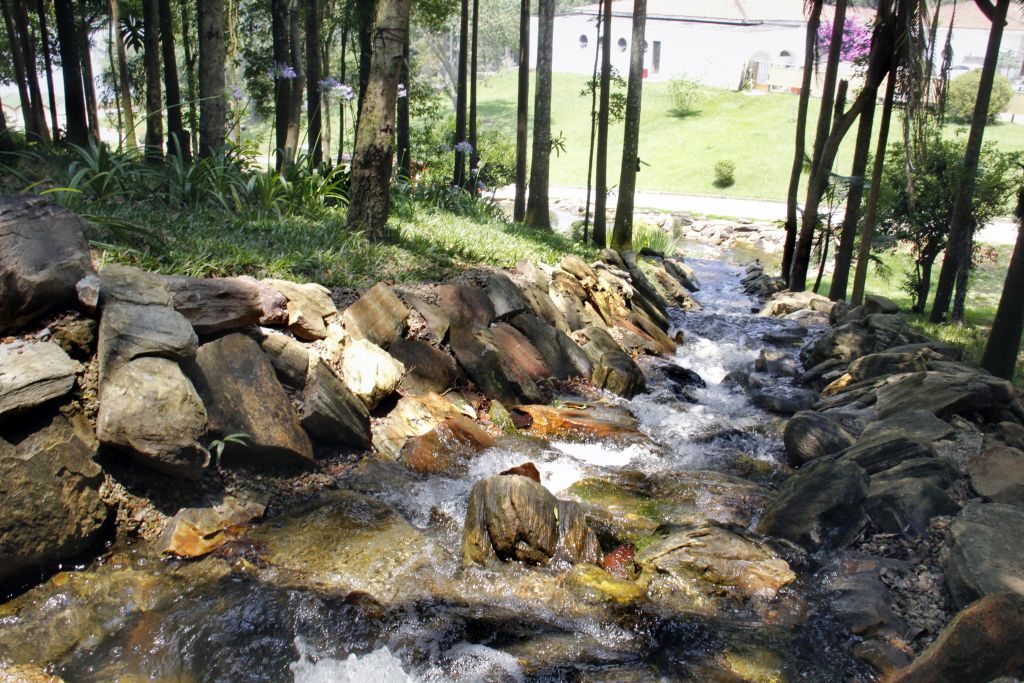 Cachoeira fica nas proximidades da torre | Divulgação 