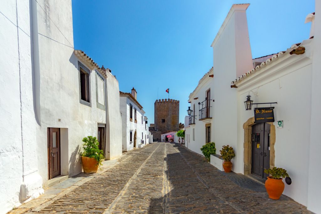 Castelo em Monsaraz fica no topo da colina | Divulgação 