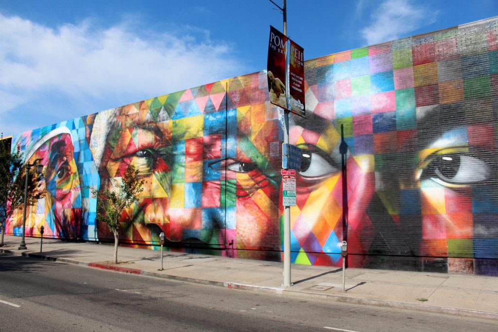 Mural do artisra Kobra | <a href="https://www.flickr.com/photos/wallyg/14870198612/">wallyg</a> on <a href="https://visualhunt.com">Visual Hunt</a> / <a href="http://creativecommons.org/licenses/by-nc-nd/2.0/"> CC BY-NC-ND</a>