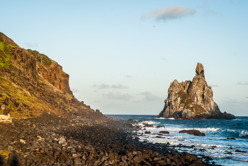 Conheça a trilha mais famosa de Fernando de Noronha