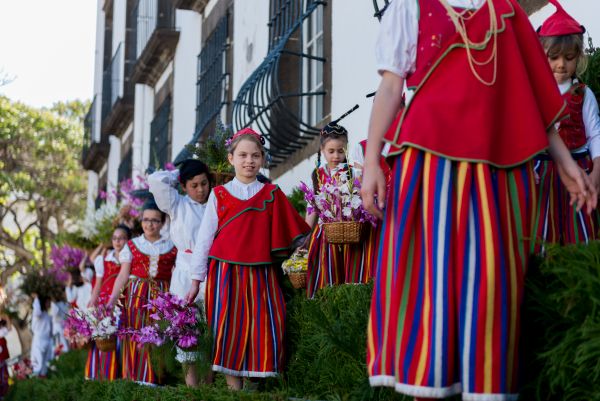 Crianças na Festa da Flor, em Portugal | Divulgação 