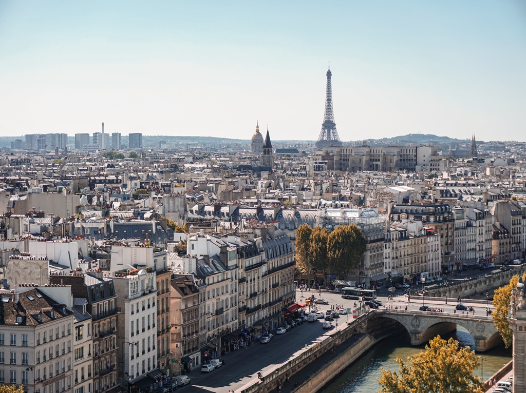 Hotel tem pacotes para aproveitar as férias em Paris