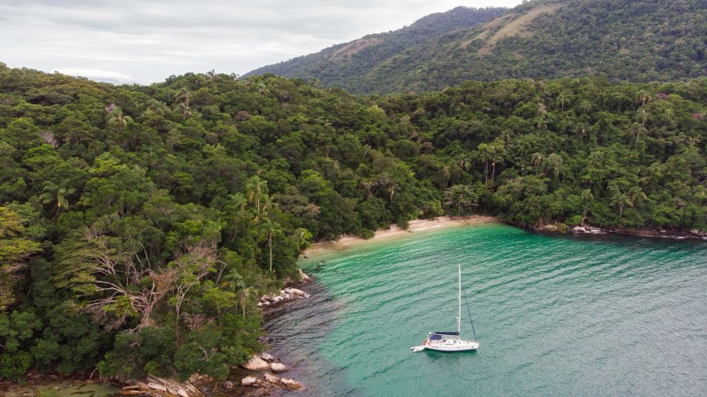 Praia em Angra dos Reis | Divulgação 