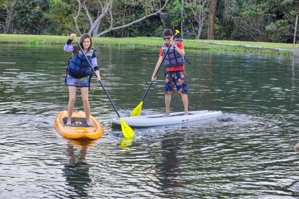 Stand Up Paddle na piscina natural | Divulgação 