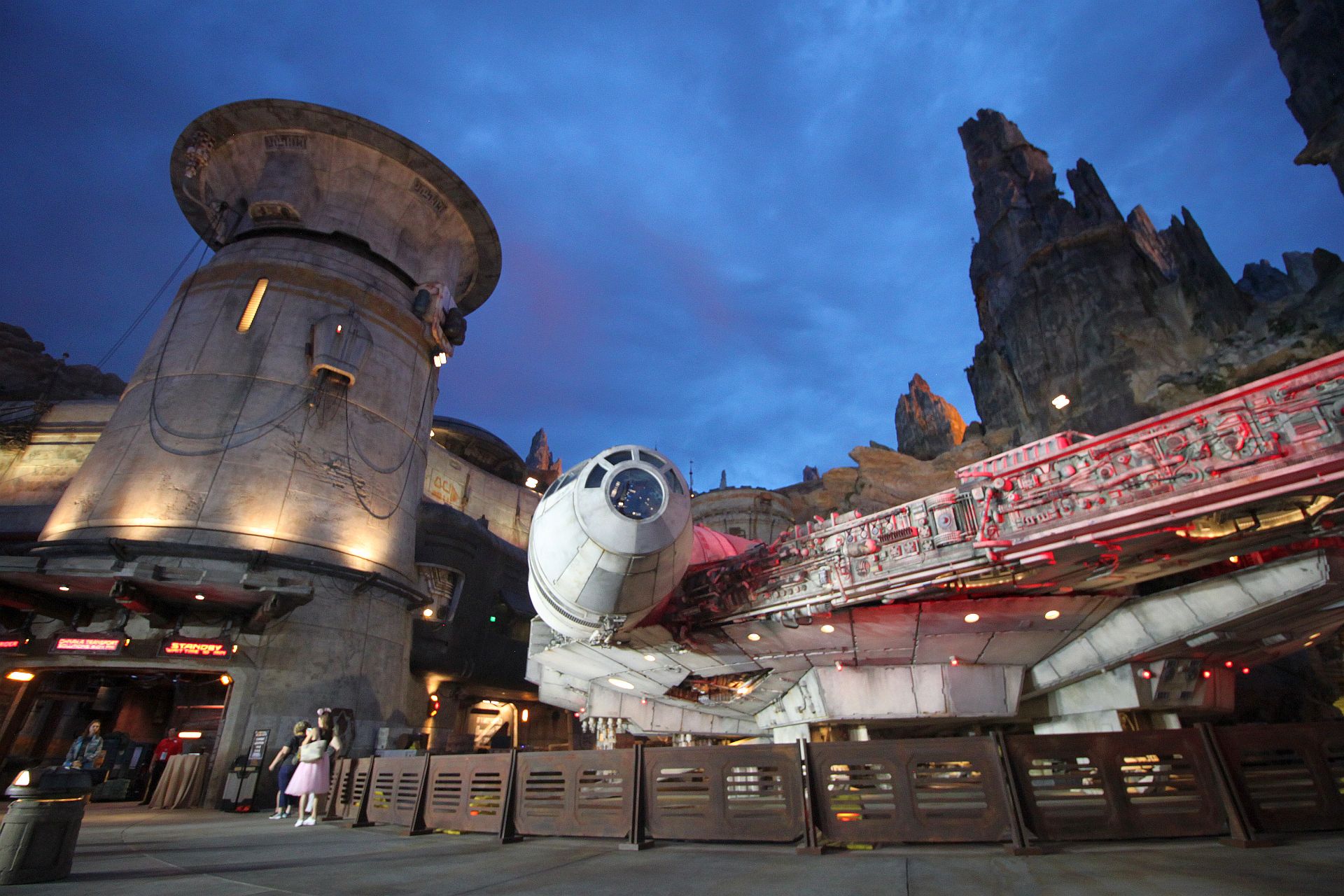 Como é a área Star Wars Galaxy’s Edge, na Disney