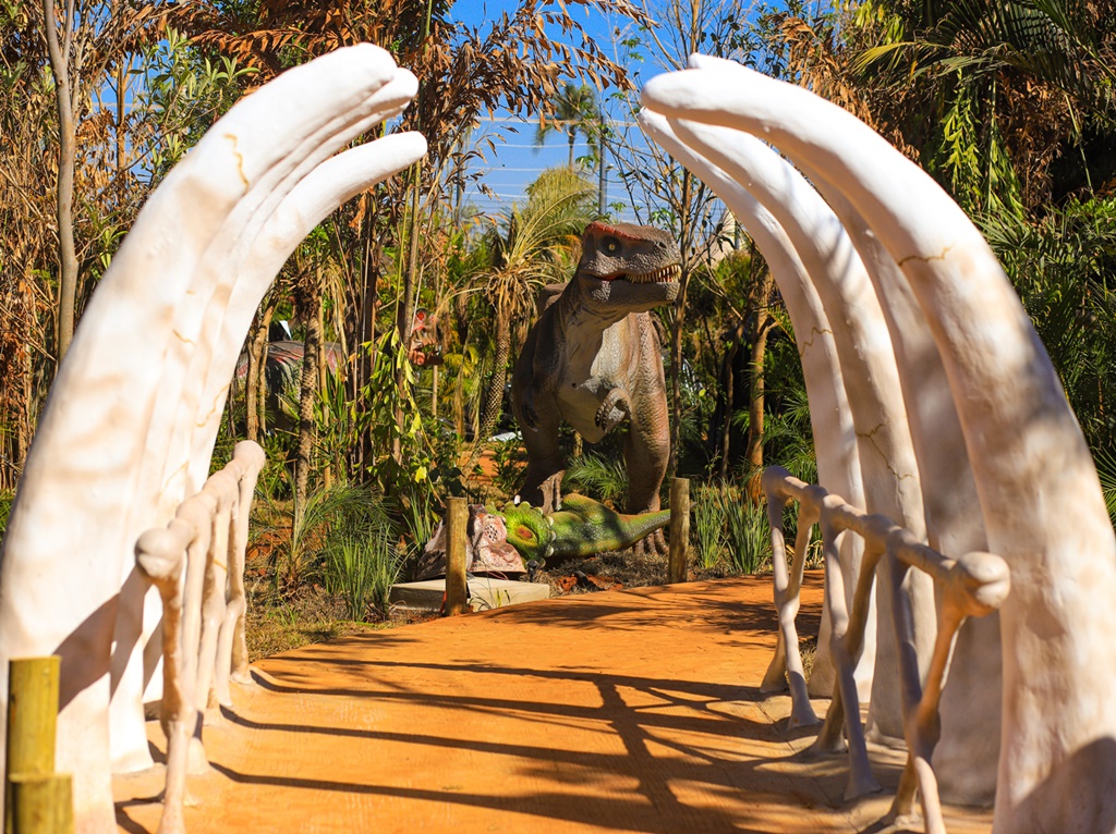 Vale dos Dinossauros, em Olímpia, será inaugurado amanhã (8/8)