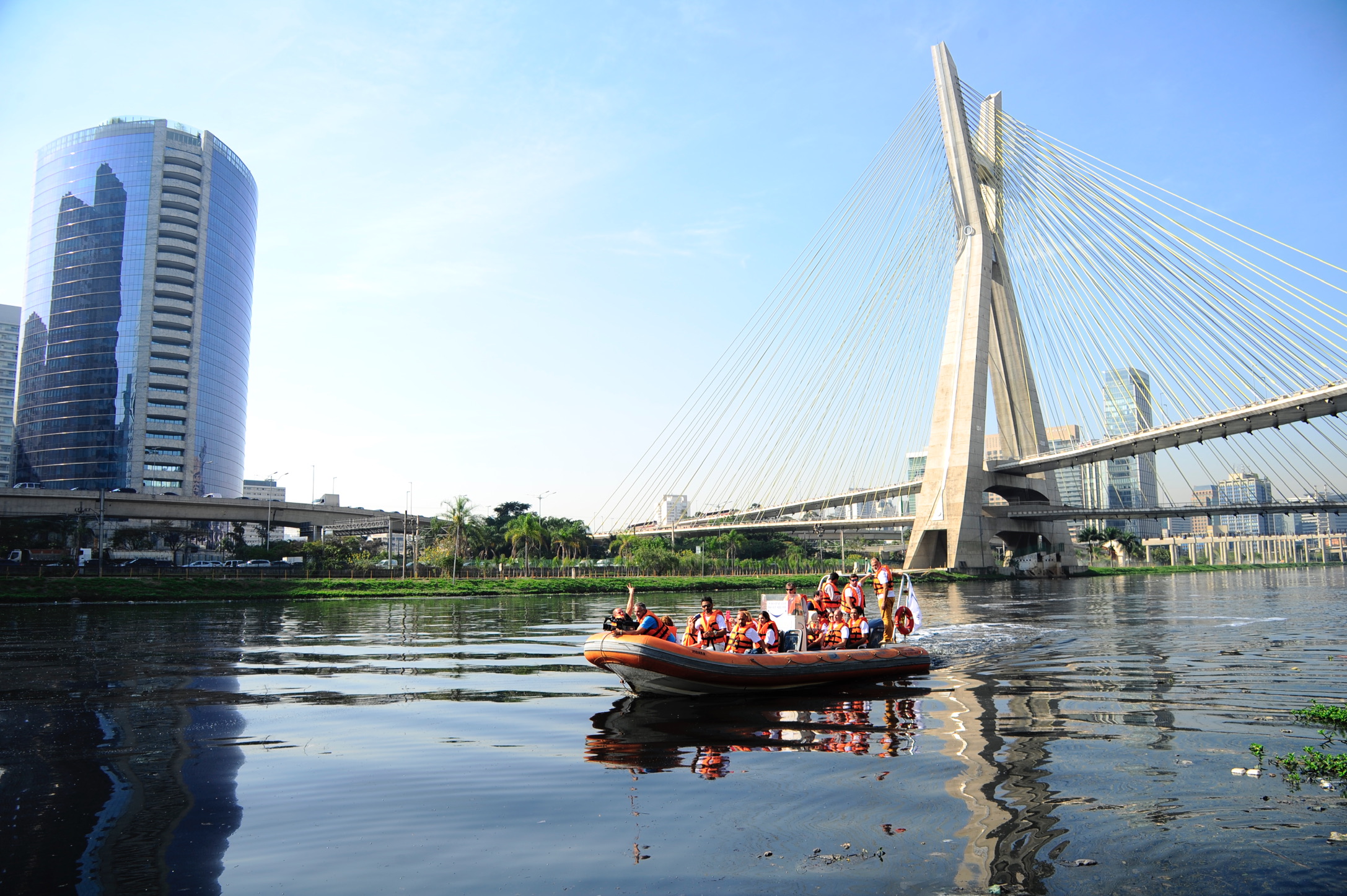 Ação transforma o Rio Pinheiros em atração turística