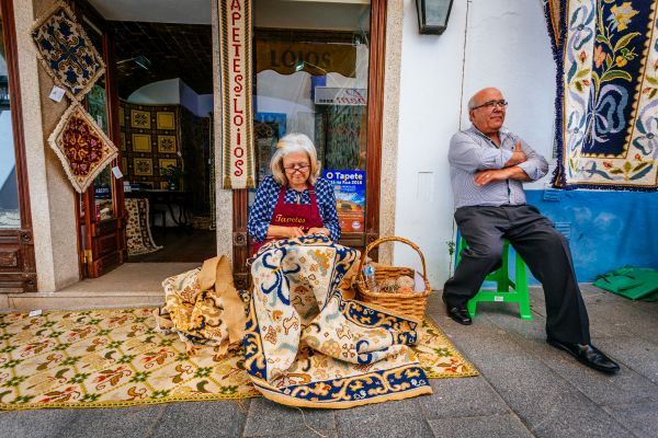 Os tapeceiros atraem a atração dos turistas que passam na região | Divulgação