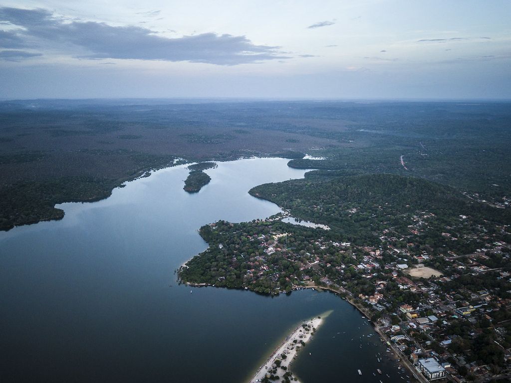 Como é navegar na Amazônia a bordo do barco Belle Amazon