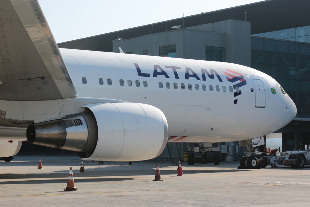 Latam suspende temporariamente algumas rotas internacionais