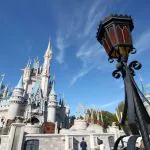 Parques da Disney em Orlando, Califórnia e Paris fecham por conta do coronavírus