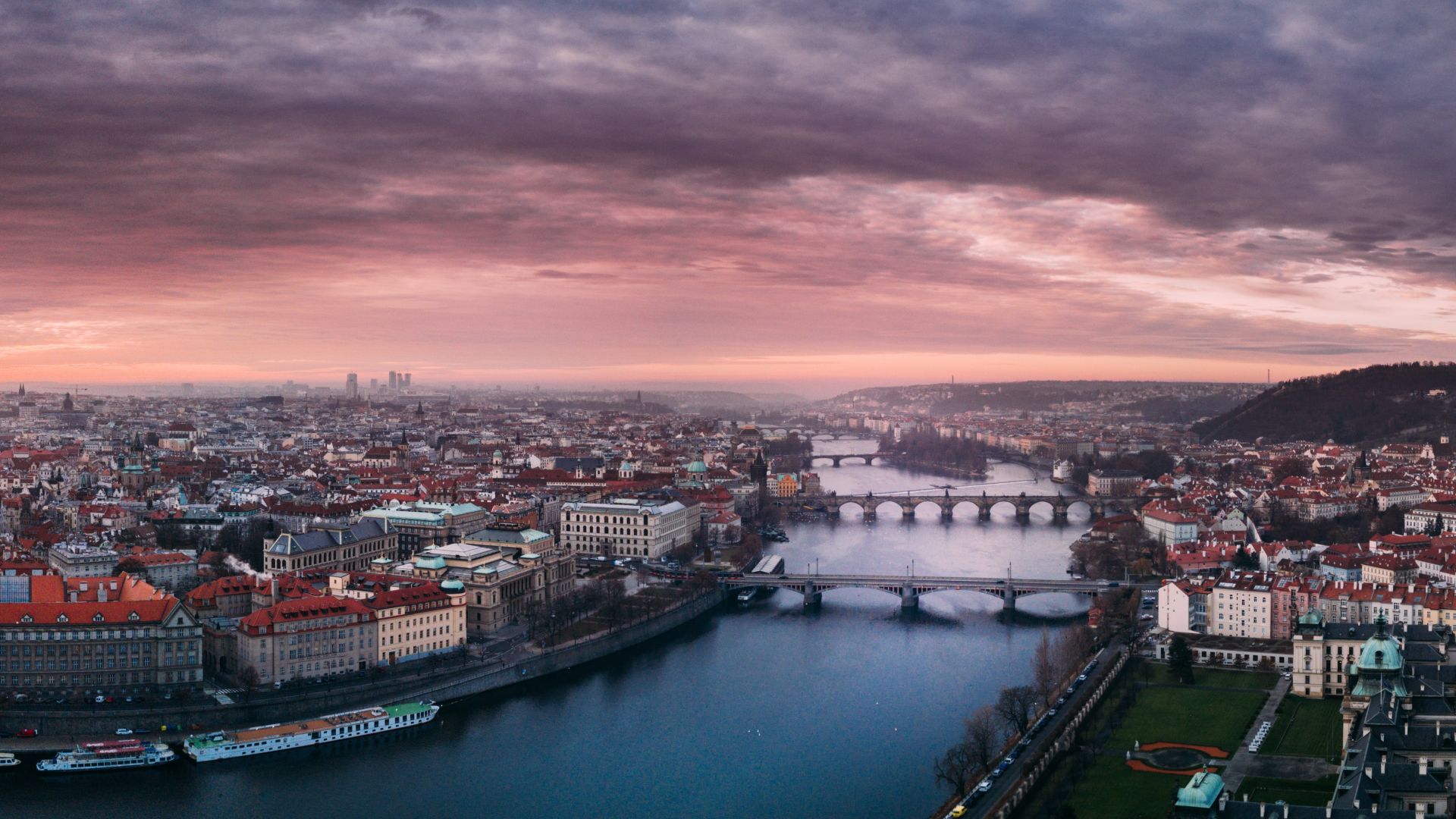 Tour virtual: visite os principais pontos turísticos de Praga sem sair de casa