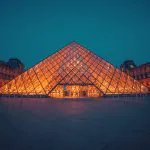 Museu do Louvre, em Paris, será reaberto em julho