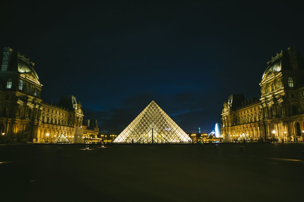 Museu do Louvre reabre para o público após quatro meses