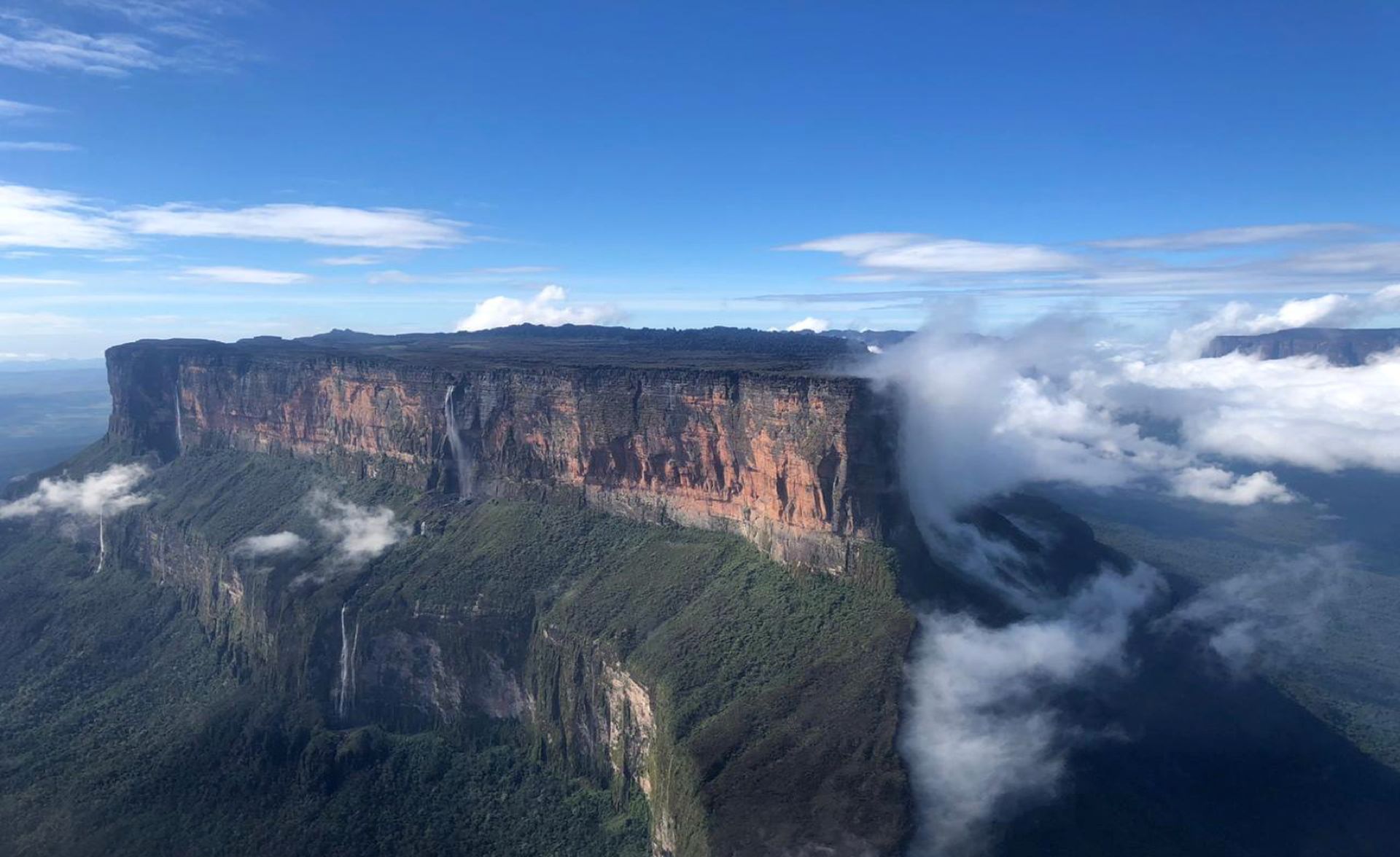 Descubra as paisagens exuberantes do Monte Roraima