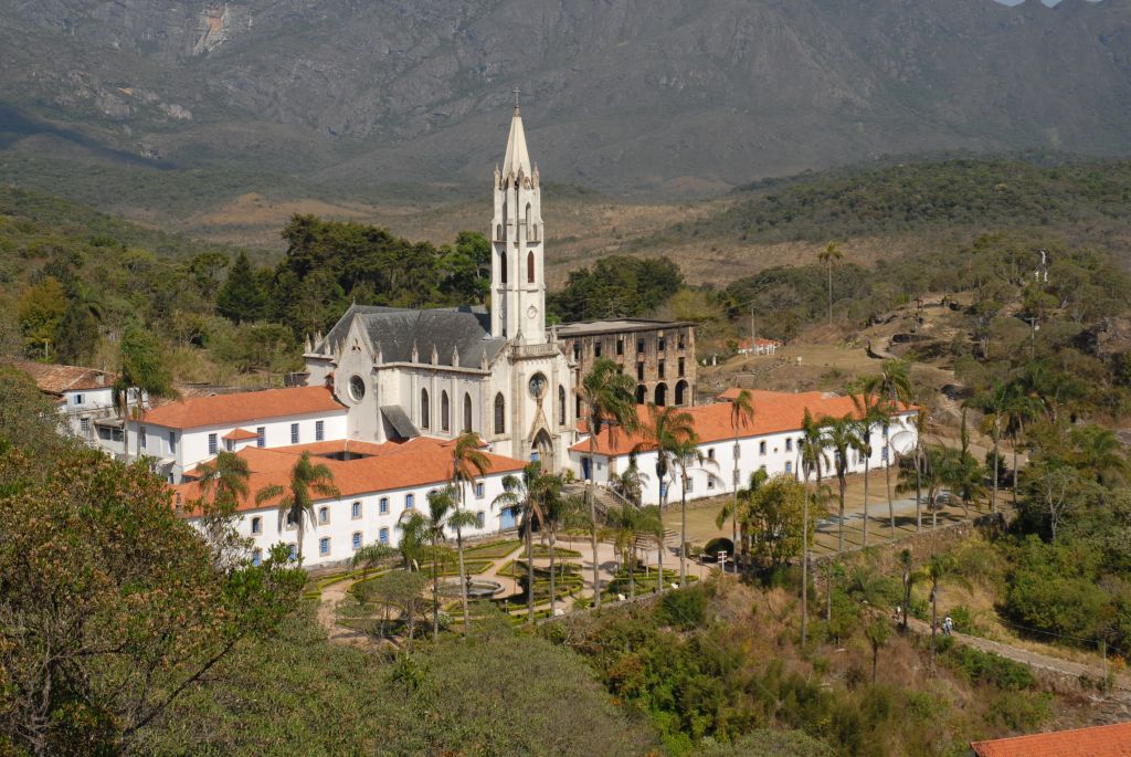 Santuário do Caraça, em Minas, vai muito além do nome curioso