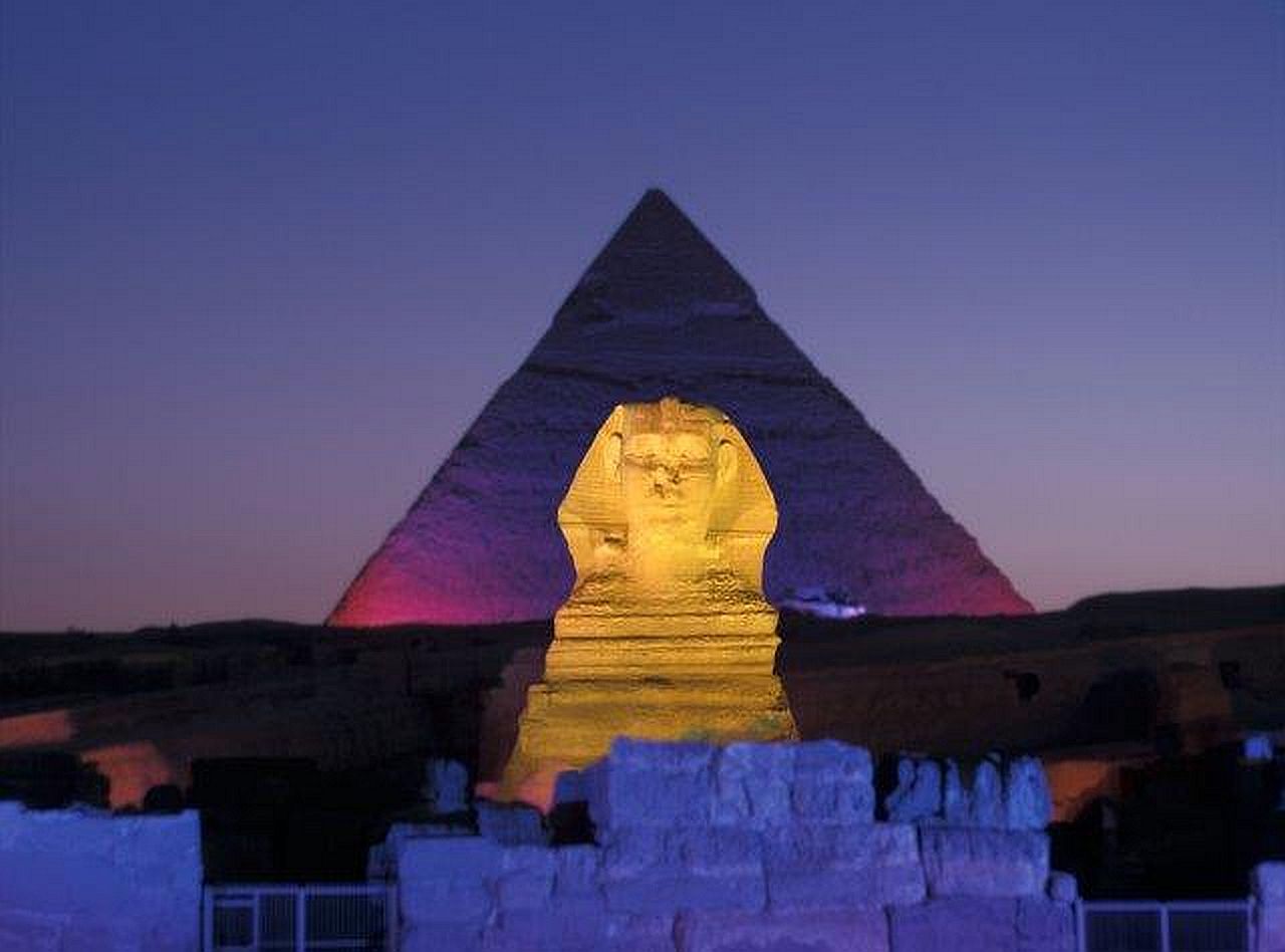 Viagem de luxo no Egito inclui visita noturna às pirâmides e &#8220;descoberta&#8221; de Alexandria