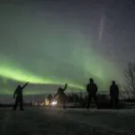 Aurora boreal atrai viajantes para Finlândia, a terra do Papai Noel